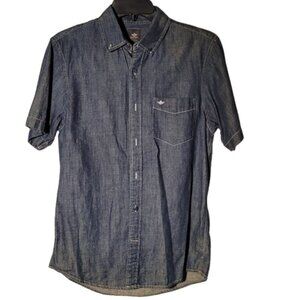 Dockers Short Sleeve Button Down Shirt w/breast pocket. Size: S/P Color: Denim